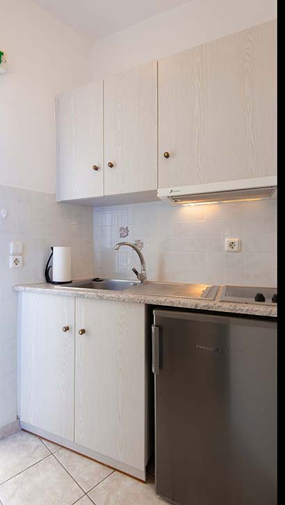 The kitchenette of studio 1