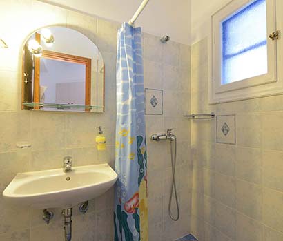 The bathroom of studio 3