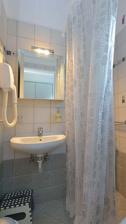Modern bathroom at studio 4