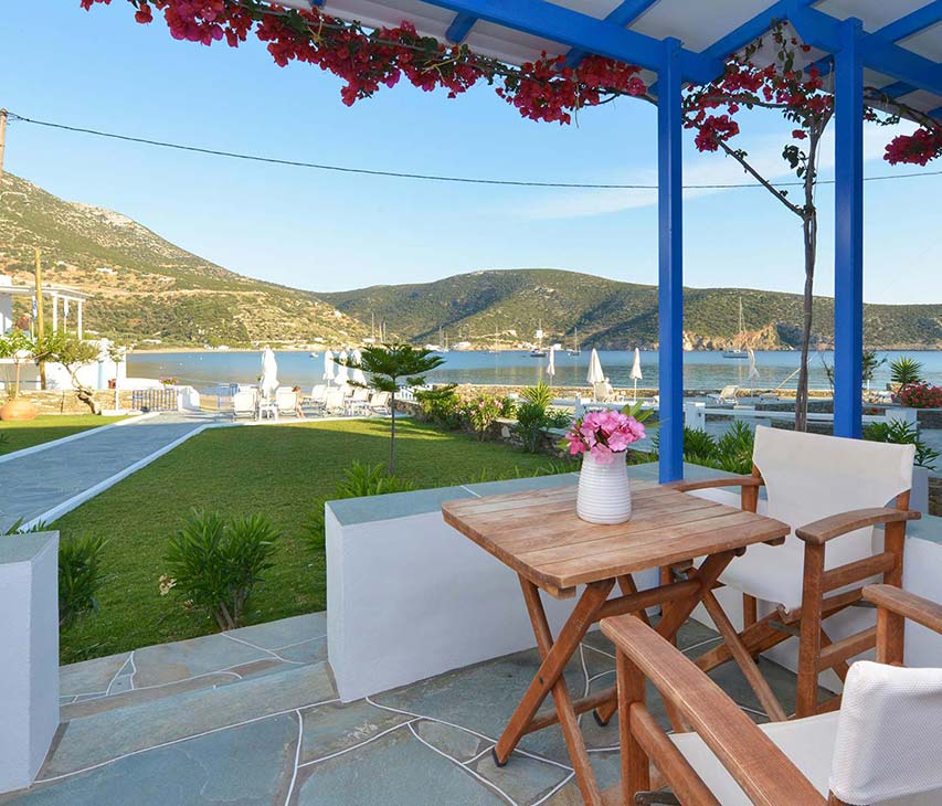 Veranda with view at the sea and the garden