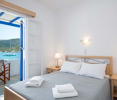 The double bed of studio 6