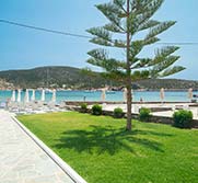 The patio with the sunbeds at Studios Nikos